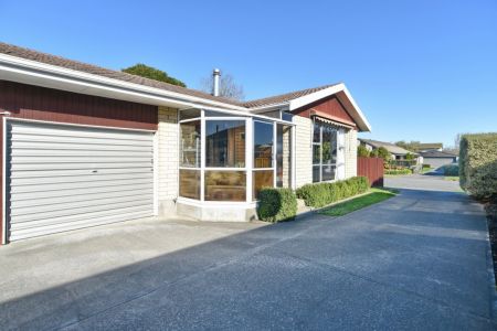 Easy Care Living, Excellent Location