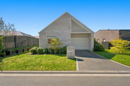 Stylish Family Living in the Heart of Rolleston