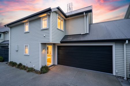 Refined St Albans Living - Space, Style & Privacy