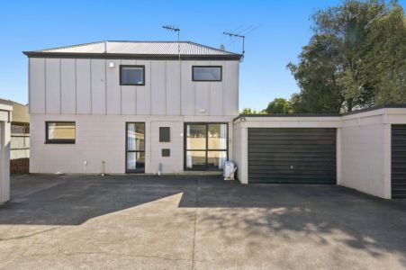 Charming Townhouse in Desirable Addington Locale