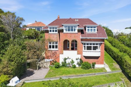 Timeless Character, Space and Elevated Views